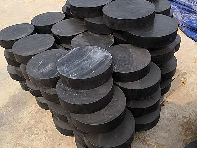 新兴县板式橡胶支座由若干层橡胶片与薄钢板经加压硫化